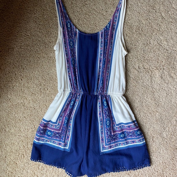 Francesca’s Sleeveless Romper - Picture 2 of 2